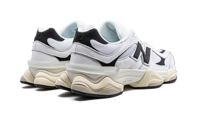 9060 White Black